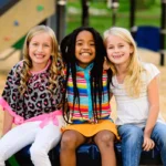 Erziehungsberatung Niedersachsen Mitgliedschaft - Kinder auf dem Spielplatz sind glücklich
